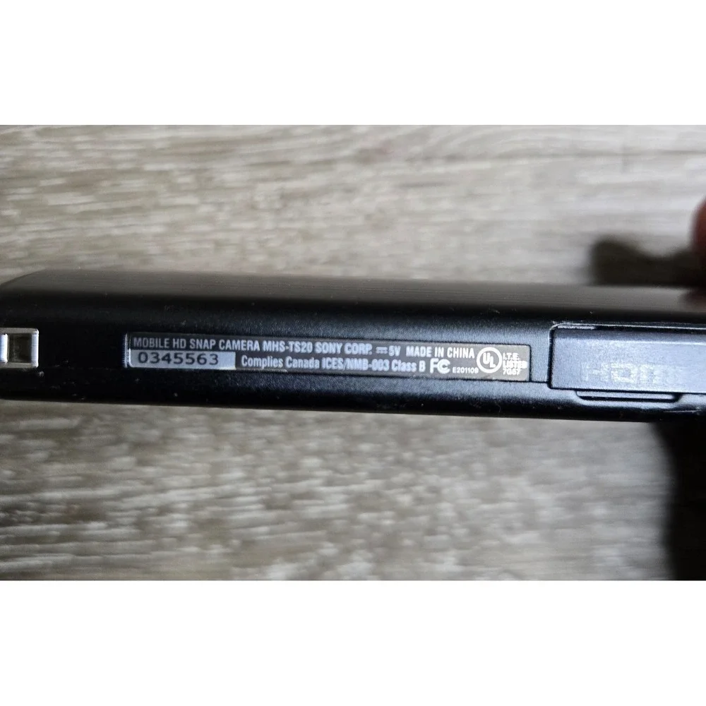 Sony Bloggie MHS-TS20 Touch Screen Mobile HD Snap Camera Camcorder - (CP3014573)